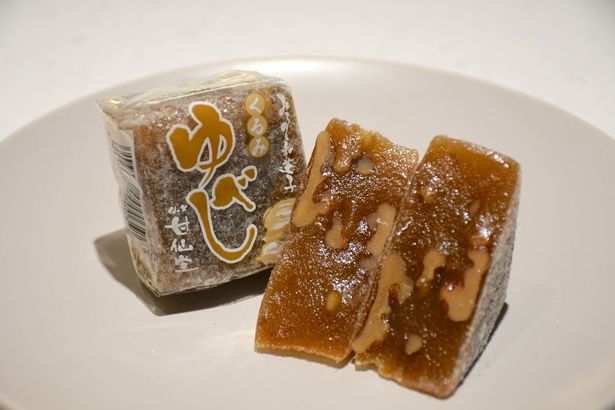 「甘仙堂」の「くるみゆべし」(1個/140円)