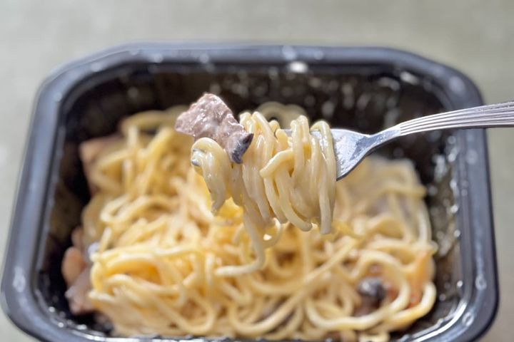 贅沢な味はお店クオリティ！【セブン】きのこ好き要チェックの冷凍パスタ