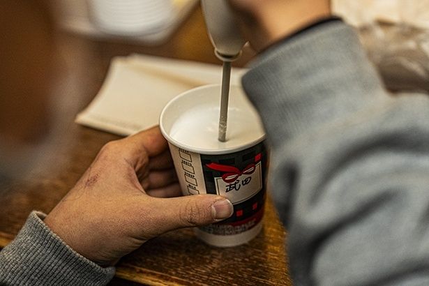 ミルクを自分で泡立てる