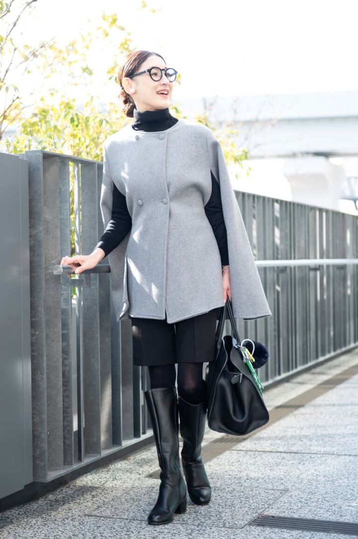 ケープコート１枚でもすっきりエレガントにキマる！