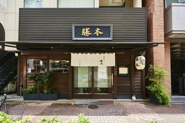 【東京都品川区】中華そば店「銀座 八五」で修業したうどん職人が店長を務める「藤丸うどん」オープン