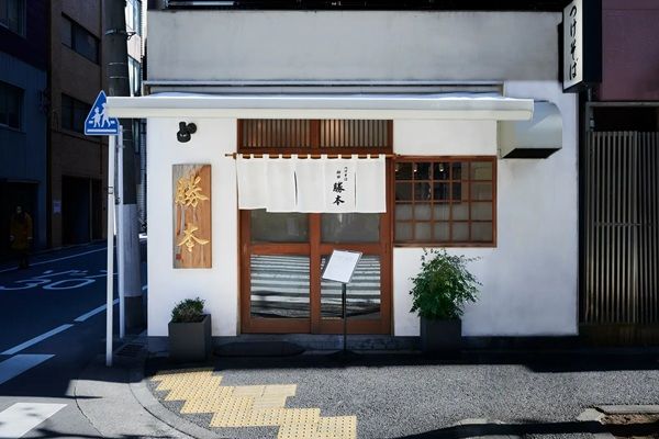 【東京都品川区】中華そば店「銀座 八五」で修業したうどん職人が店長を務める「藤丸うどん」オープン