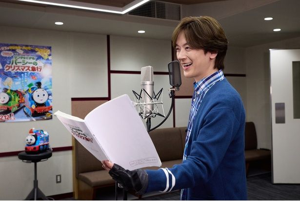 収録スタジオでサンタクロース役に挑むDAIGOさん。「ホッホッホー！」というサンタの口癖に苦戦したという