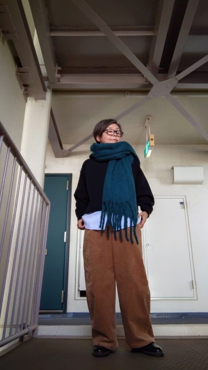 礒部さん_コーデュロイバレルレッグイージーパンツ1