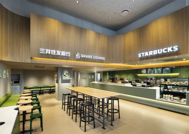 スターバックスコーヒーも併設