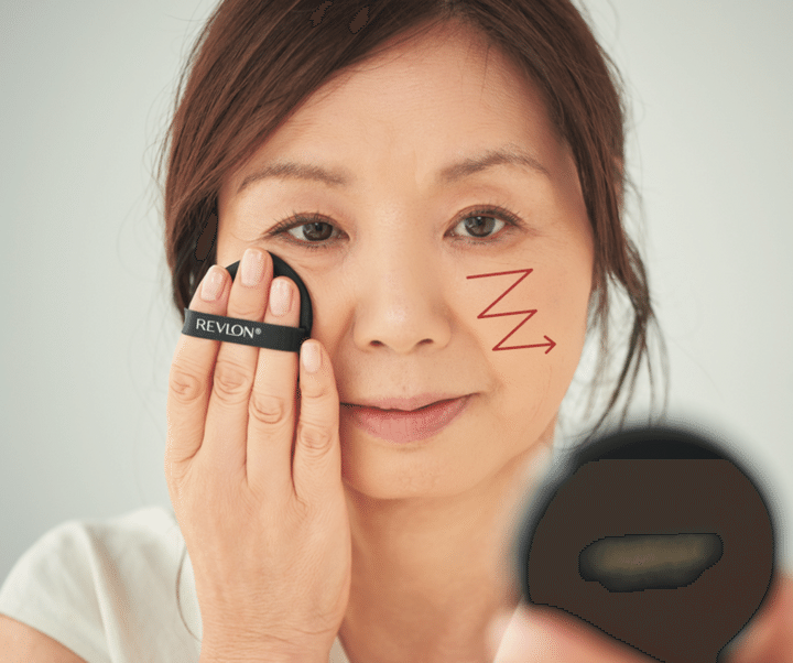 ファンデは頰中央だけきれいに仕上げる