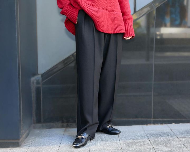 画像1: ハンサムな黒パンツが引き締め役