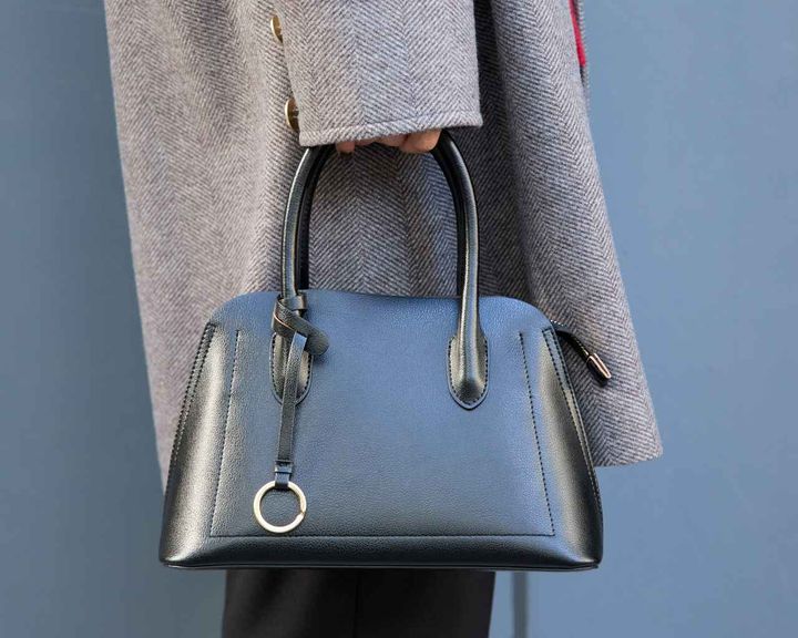 画像2: ハンサムな黒パンツが引き締め役