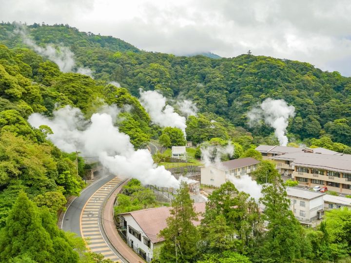 All About ニュース編集部が全国250人を対象に実施した温泉地に関するアンケートの調査結果から、長期休みに行きたいと思う「鹿児島県の温泉地」ランキングを発表！ 2位「霧島温泉」を抑えた1位は？