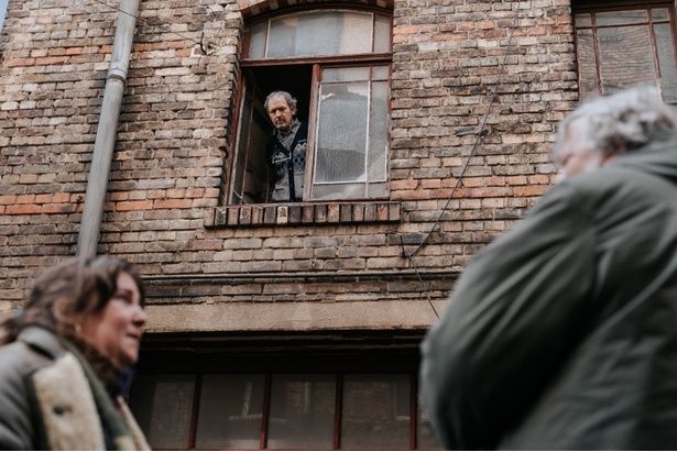 ウッチを訪れたルーシーは、戦前の家族の記憶に初めて触れる [c]2024 SEVEN ELEPHANTS, KINGS&QUEENS FILMPRODUKTION, HAÏKU FILMS