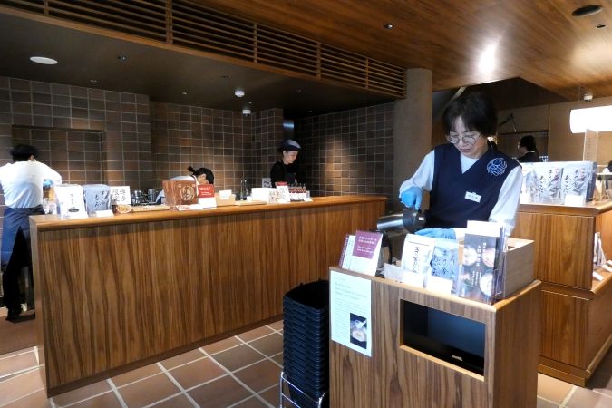茅乃舎 太宰府天満宮参道店 試食コーナー