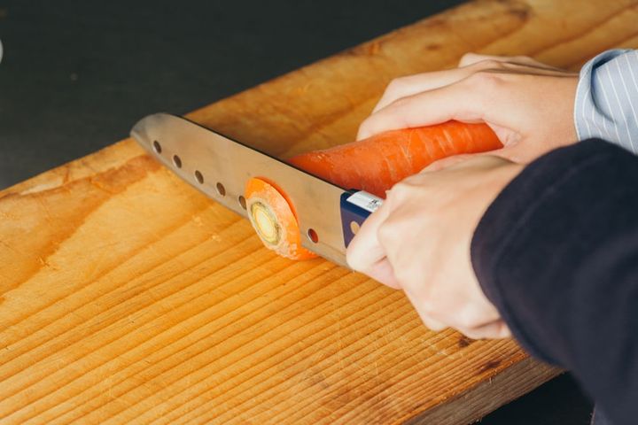 ヘタの部分のみ切る