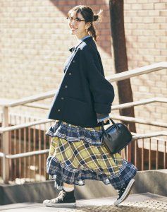 やっぱり冬はチェック柄スカート！色づかいやシルエットで個性がきらり【FUDGE dig.｜お洒落な人は「チェック柄スカート」をどう着こなす？ 02 フリークスストアPR 田中梨央奈さん】