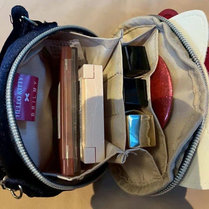 ハローキティ×ブリルミー リップが縦に収納できるズボラに優しいミニコスメポーチ VELOUR HELLO KITTY ver.