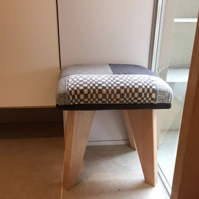玄関に置くスツール