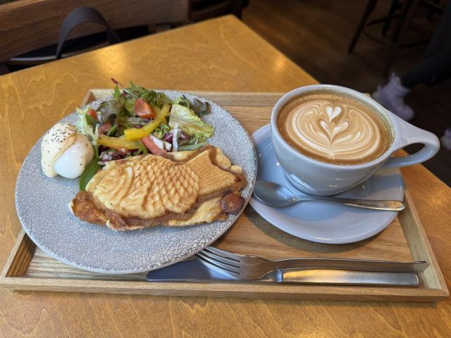 ベーコンチーズたい焼きのプレートモーニング