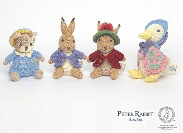 左から、こねこのトム(TM)、ピーターラビット(TM)、ベンジャミン・バニー(TM)、あひるのジマイマ(TM)