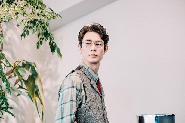 涼(福士蒼汰)たち双子の幼馴染の梶野(宮沢氷魚) (C)2025映画『楓』製作委員会