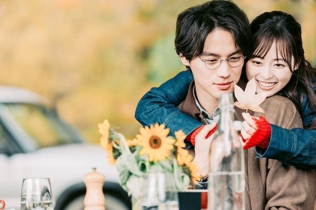 【写真】幸せに暮らしていた恵(福士蒼汰)と亜子(福原遥)は運命によって引き裂かれてしまう (C)2025映画『楓』製作委員会