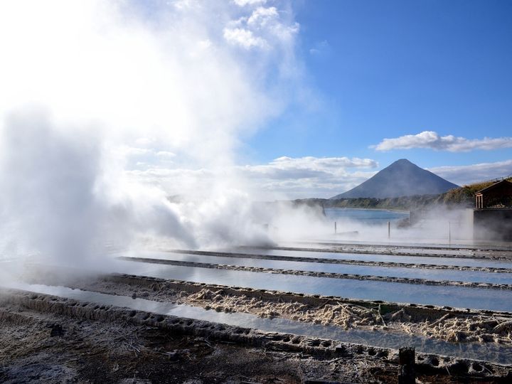鹿児島県に住む20歳以上の男女を対象に居住満足度調査を行い、「いい部屋ネット 街の幸福度ランキング2025＜鹿児島県版＞」を発表しました。鹿児島県民が選んだ「街の幸福度（自治体）」ランキングの2位は「指宿市」、では1位は？