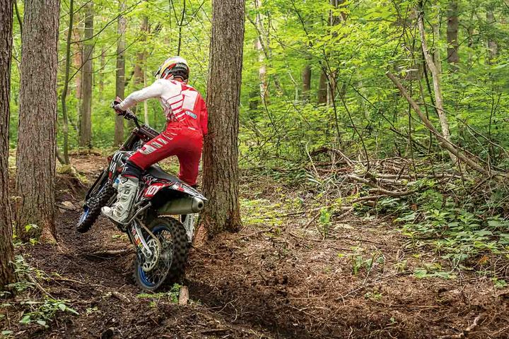 チャンピオン 渡辺学に学ぶ!! 超実戦的エンデューロライテク 木の根攻略編