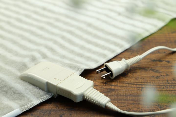 就寝時に電気毛布を使ってもOK？（画像はイメージ）