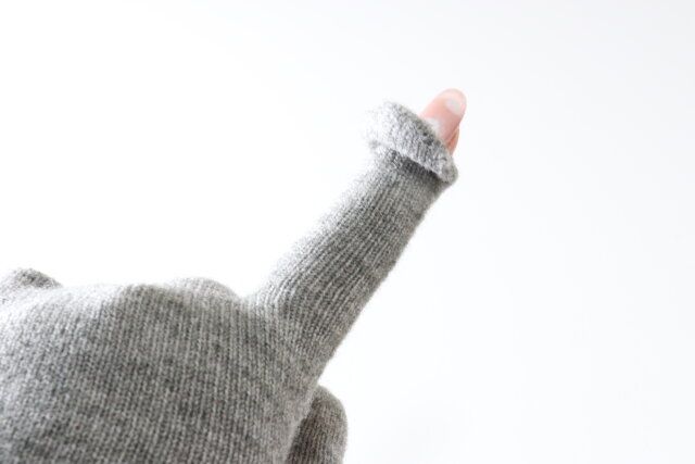 指穴付ニット手袋（ライン・リボン） 穴から指を出せる