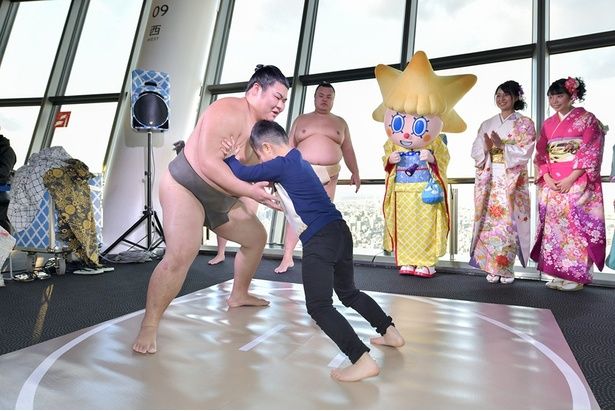 力士のパワーを体感しよう