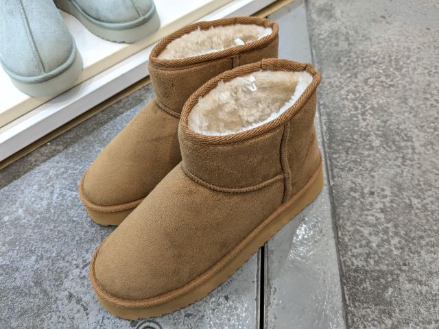 ムートン風ブーツノベルの生地感