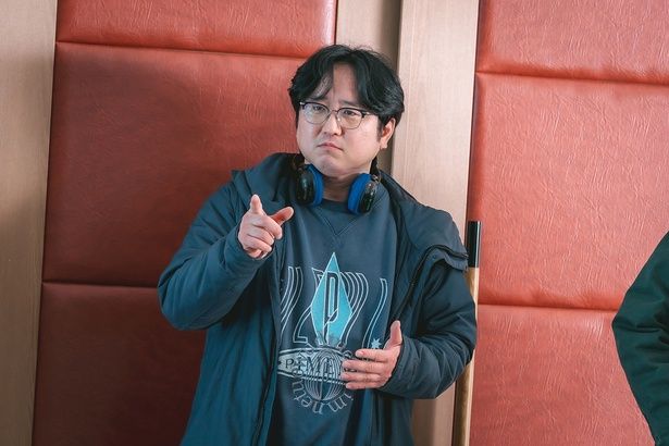 綺麗に作られた世界ではなく、実際に存在する多様な背景を持つ若者たちを描いたというユン監督 （C）BINGE WORKS & PONY CANYON & STORYMOB All Rights Reserved.