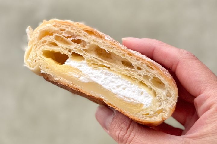 クリームの甘みが幸せ～♡【ファミマ】の新作パンが「やたらうまい」
