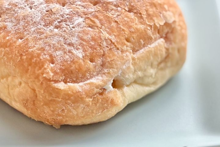 クリームの甘みが幸せ～♡【ファミマ】の新作パンが「やたらうまい」