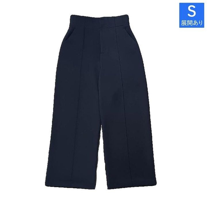 しまむらのストレートパンツ（西山茉希）