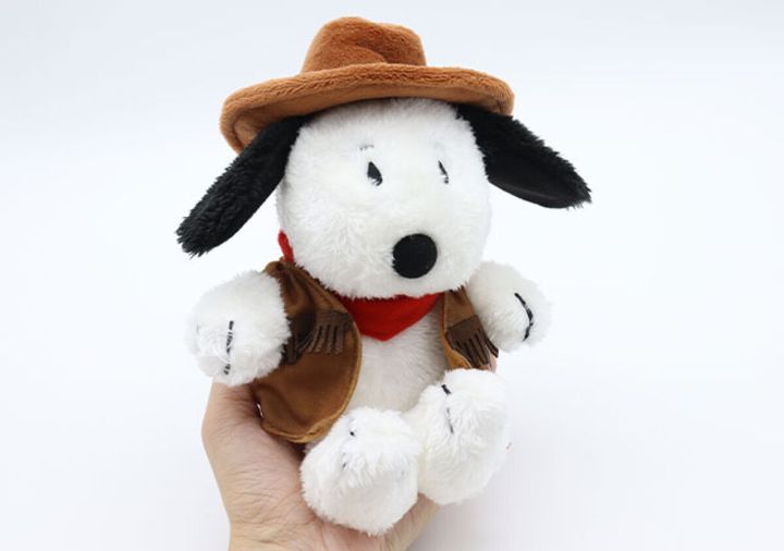 SNOOPY [スヌーピー]カウボーイスヌーピーのぬいぐるみポーチサイズ感
