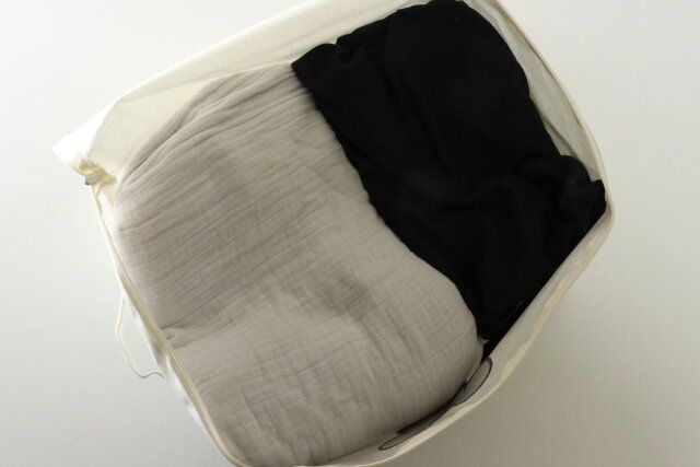 刺繍付収納ボックス、ファスナー付（ミッキーアイコン／ミニーアイコン） 収納力