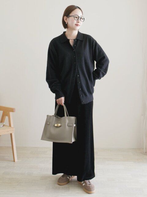 2025大人女性おすすめ冬黒スカートワントーンコーデ