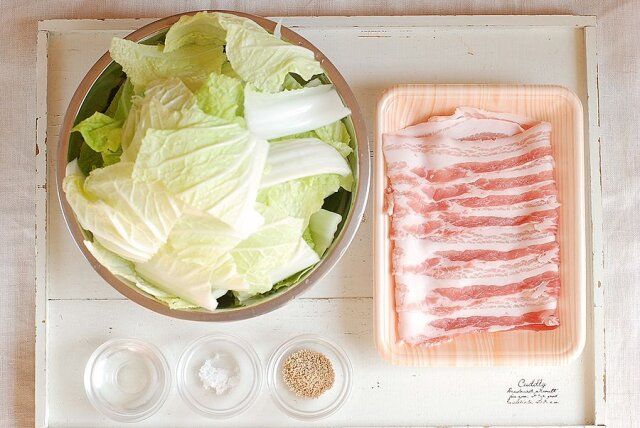 豚バラと白菜の重ね蒸し材料