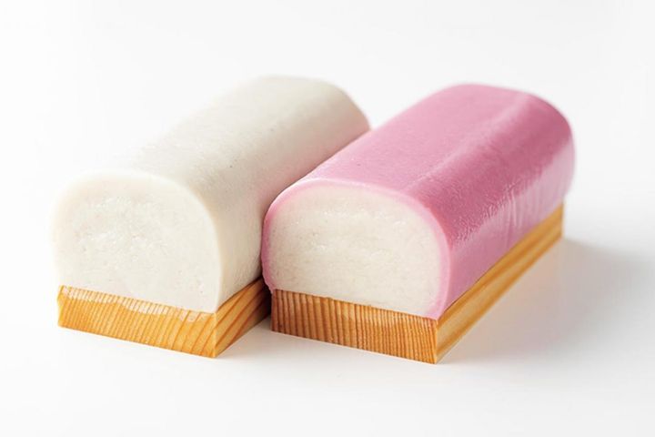 【紀文】が教える・かまぼこの「板」の上手な外し方。ほとんどの人が間違っている包丁の使い方とは？