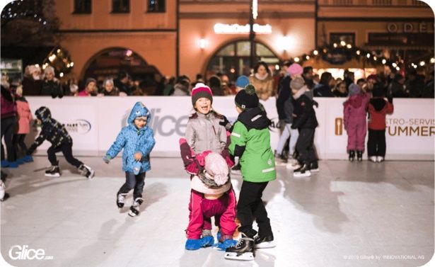 福徳の森に登場したスケートリンク。樹脂パネル使用で初心者や子どもも安心