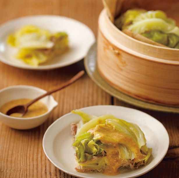 キャベツの甘みと豚肉の旨みが溶け合う「キャベツの重ね蒸し」 （C）らむ／ワニブックス