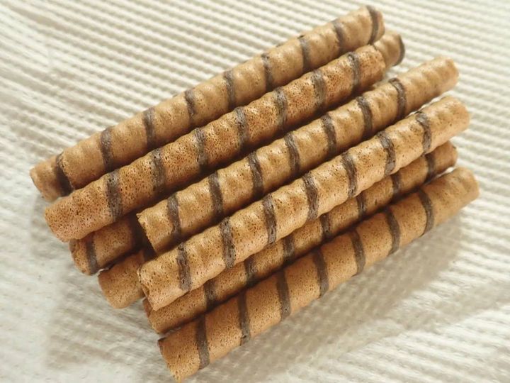 DAISO(ダイソー)：旺旺ジャパン クレープロールチョコ 20本