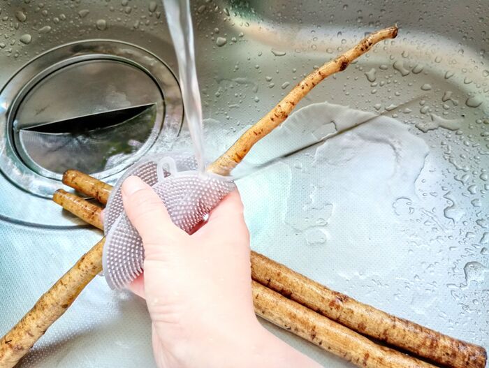 食器洗いだけじゃ損！100均『シリコンスポンジ』がフィットする使い道3選♡