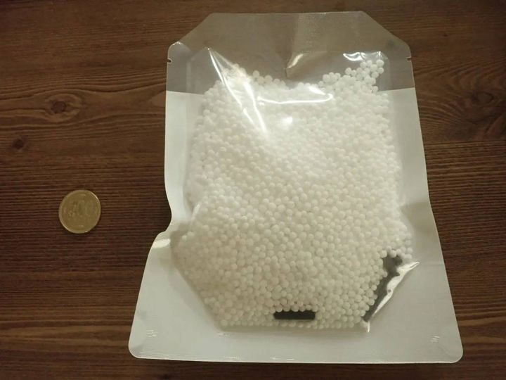 DAISO(ダイソー)：立てられる除湿剤(吸湿量600mL、炭入)