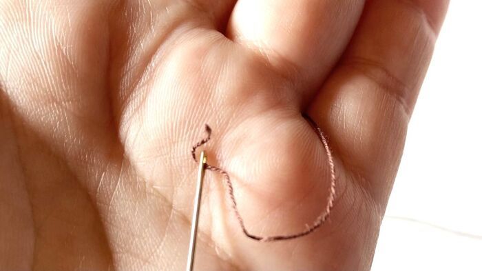 手のひらで「糸が通せる」って本当！？噂の