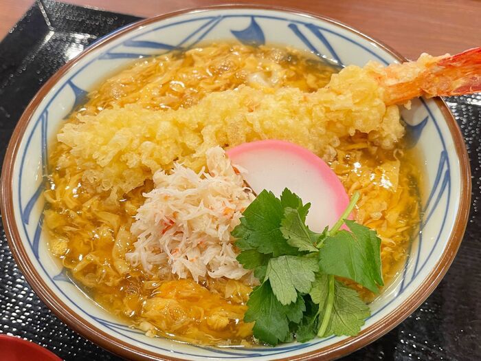 【丸亀製麺】2026年の初うどんはコレで決まり！「大海老天×本ずわい蟹」の豪華すぎる“年明けうどん”で福を呼び込もう♪