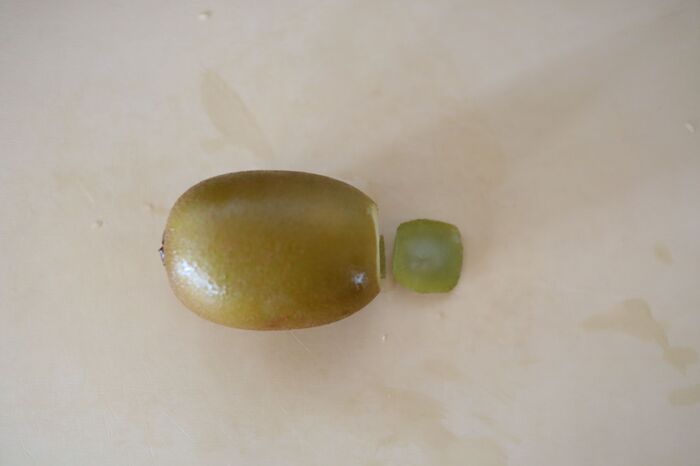 キウイを入手したら『まるごと冷凍』が大正解。皮がツルンと剥ける快感テクニックも必見！