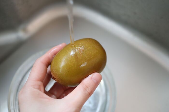 キウイを入手したら『まるごと冷凍』が大正解。皮がツルンと剥ける快感テクニックも必見！