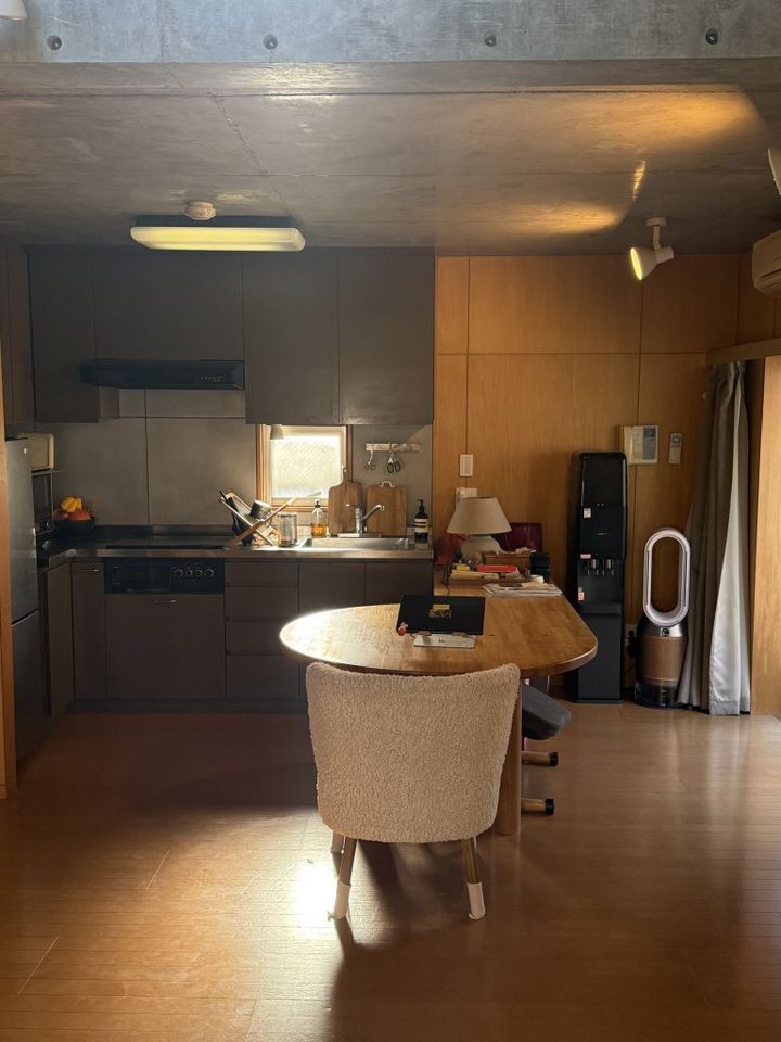 日本に恋したパリジェンヌ、クララ・ブランさんのお部屋を覗き見！ 2階建てメゾネットに散らした“フレンチの混沌”とは？ 【FUDGE おしゃれな人のルームツアー vol.16】