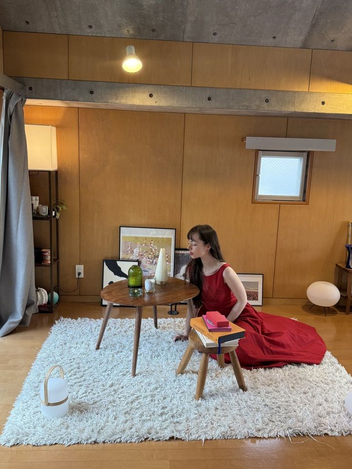 日本に恋したパリジェンヌ、クララ・ブランさんのお部屋を覗き見！ 2階建てメゾネットに散らした“フレンチの混沌”とは？ 【FUDGE おしゃれな人のルームツアー vol.16】