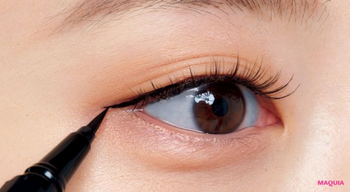 マグネット式つけまつ毛の付け方 リキッドアイライナーで仕上げ